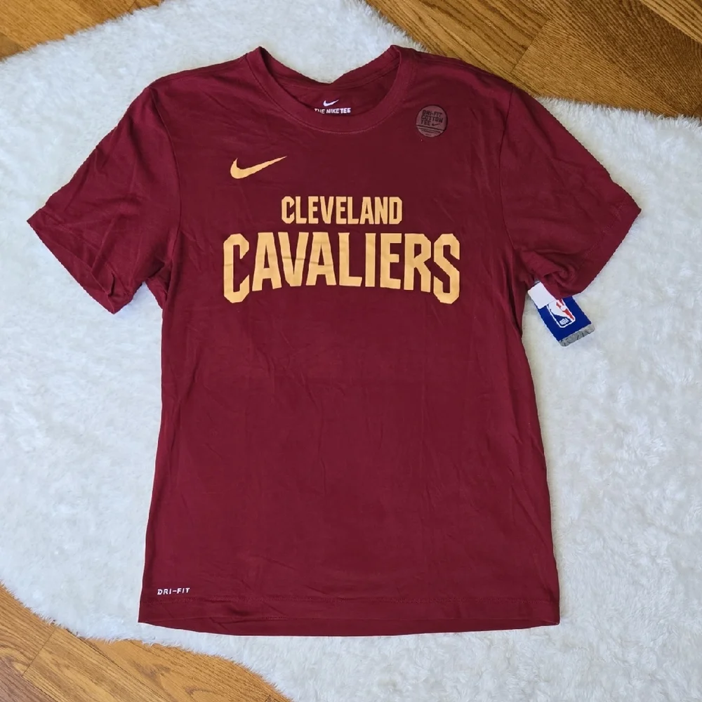 Nike Cleveland Cavaliers T-Shirt, Mens Medium, New With Tags